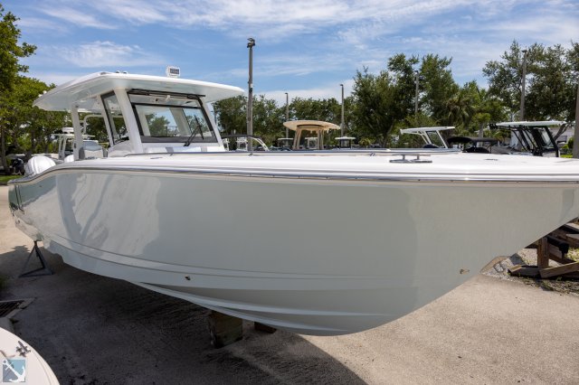 New 2024  powered Robalo Boat for sale